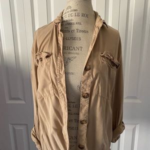 Shirt jacket with pockets and role up sleeves